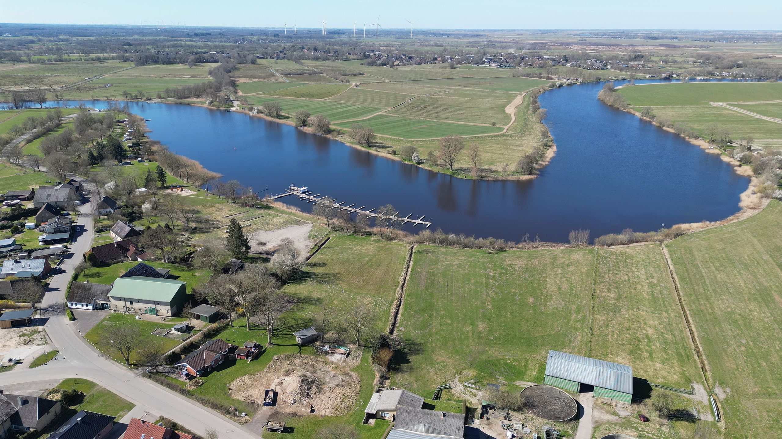 Landschaft mit Fluss Eider von oben