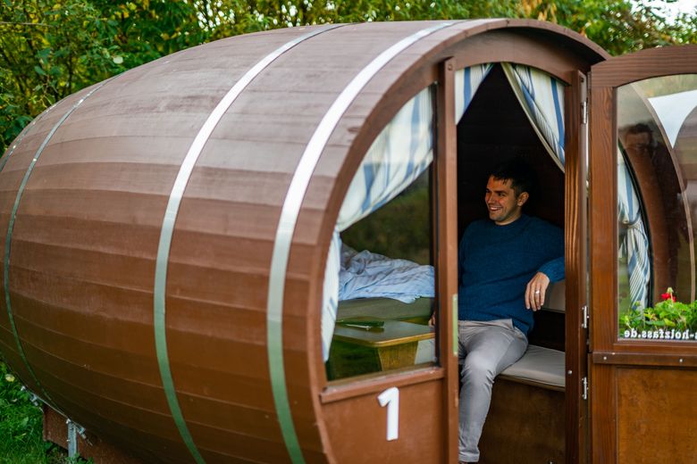 Ausgebautes Rumfass mit Bett
