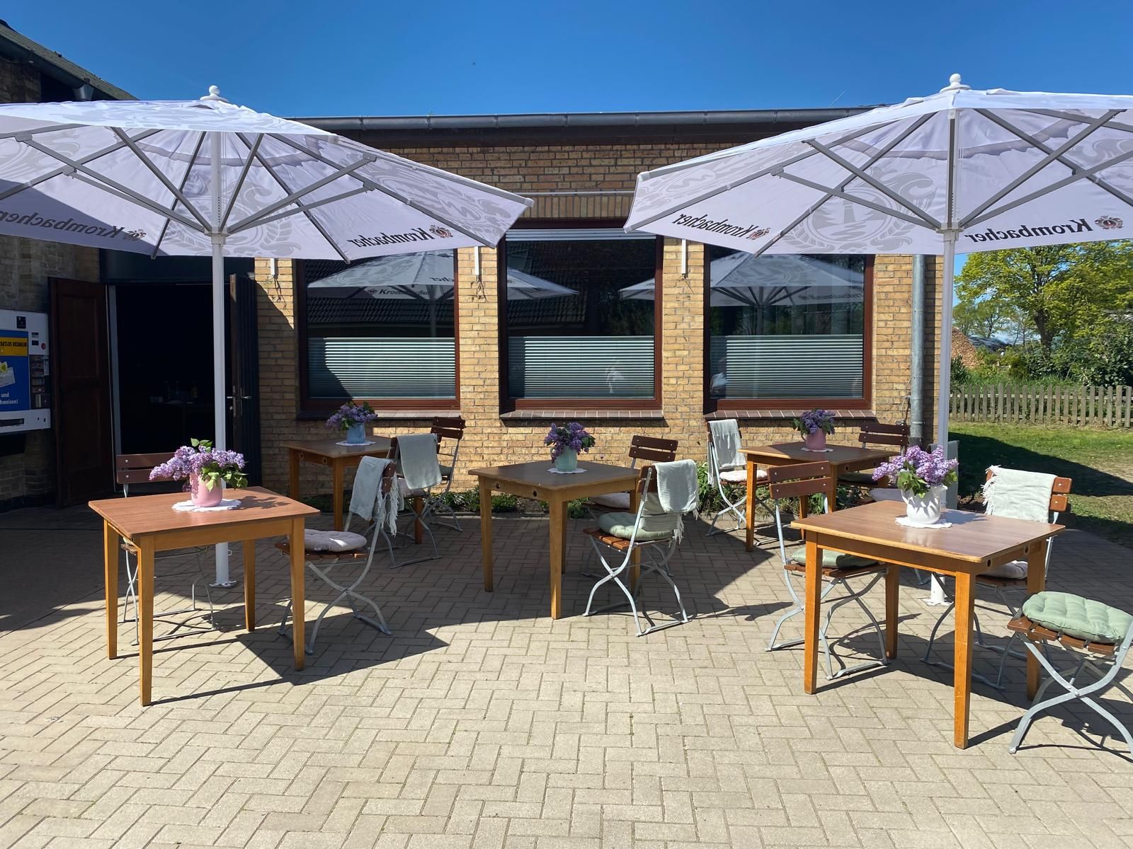 Gemütliche Terrasse im Landgasthof moi in Tetenhusen