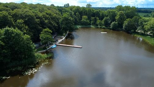 Das Waldbad Lindewitt ist ein ehemaliger Mühlenteich, der als Schwimmbad genutzt wird.