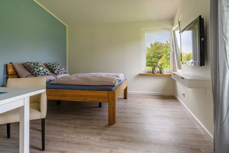 Schlafzimmer mit Doppelbett