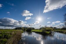 der Fluss Treene mit Wiese