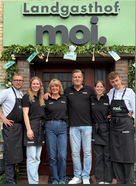 Das Team des Landgasthofes in Tetenhusen freut sich über viele Gäste.