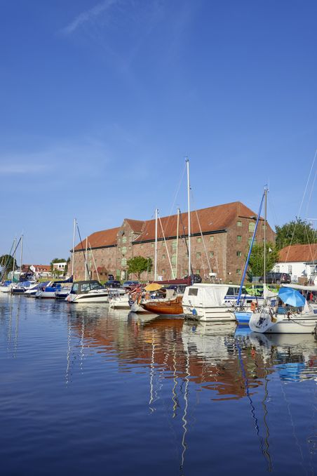 Tönning von der Wasserseite aus