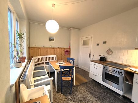Küche mit Sitzgelegenheiten
