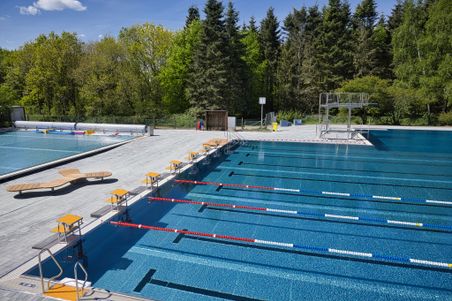 Nichtschwimmer und Schwimmbecken im Geestlandbad Kropp