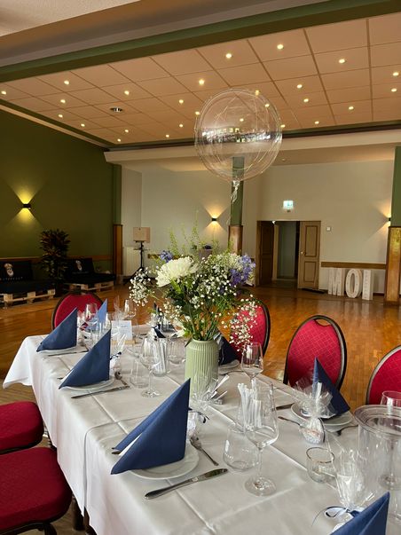 Im großen Saal können Veranstaltungen und private Feste gefeiert werden. 