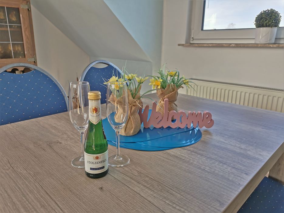 Sekt als Willkommensgruß auf dem Tisch