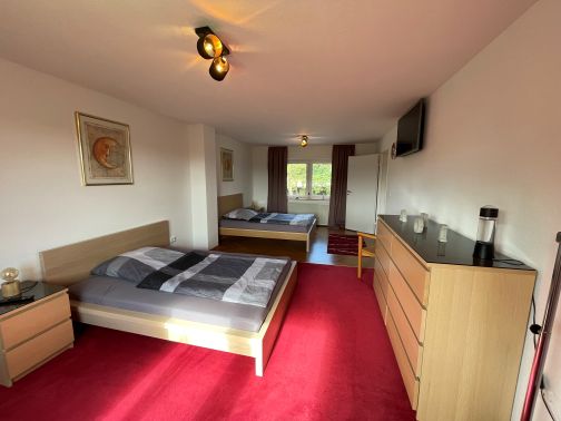 Schlafzimmer einer Ferienwohnung