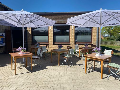 Gemütliche Terrasse im Landgasthof moi in Tetenhusen