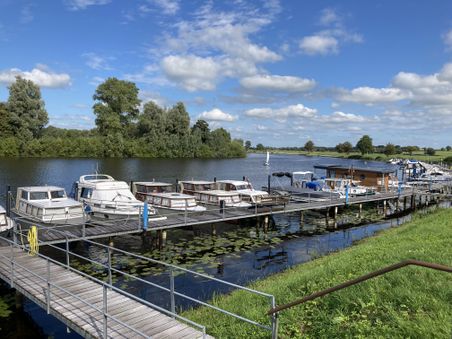 Sportboote im Hafen